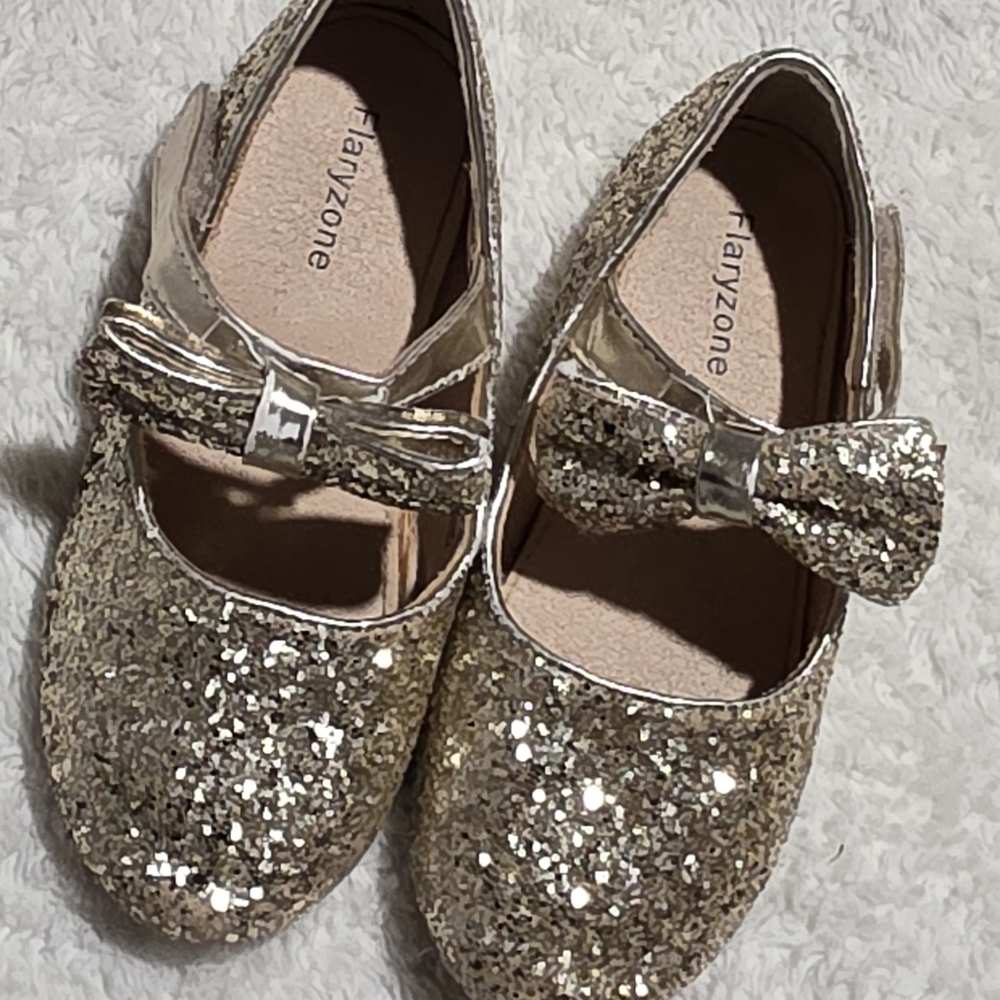Girl's Gold Glitter Bow Mary Jane Shoes With Velcro Closure. Like New.
